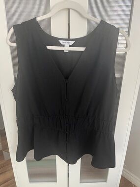 Nine West Black Sleeveless V-Neck Button Peplum Top